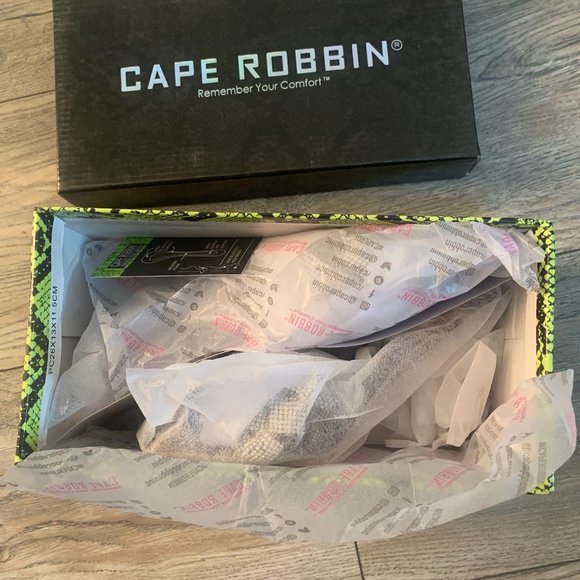 NWT CAPE ROBBIN REWIND‎ SATIN BROWN RHINESTONE HEELS 5.5 - Picture 5 of 13